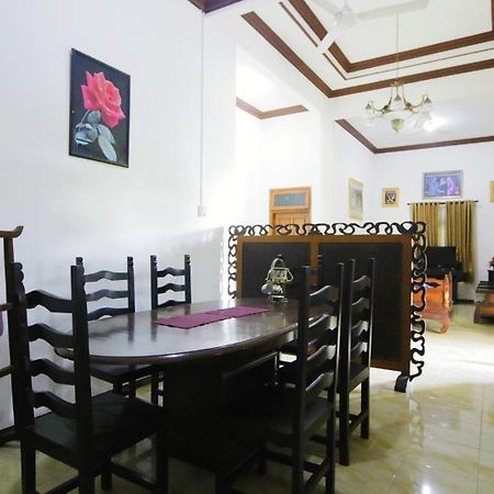 Alista Hotel Bondowoso Luaran gambar