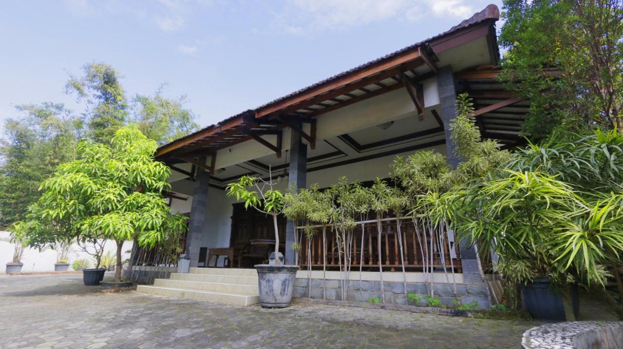 Alista Hotel Bondowoso Luaran gambar