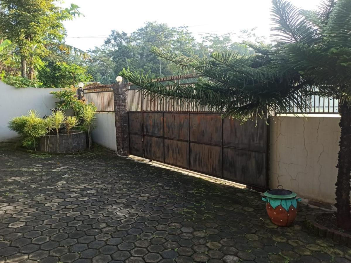 Alista Hotel Bondowoso Luaran gambar